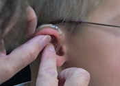 How to Insert and Remove the Earmold